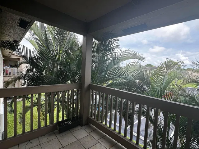 Unit 204 photo 11
