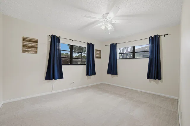 Unit B photo 26