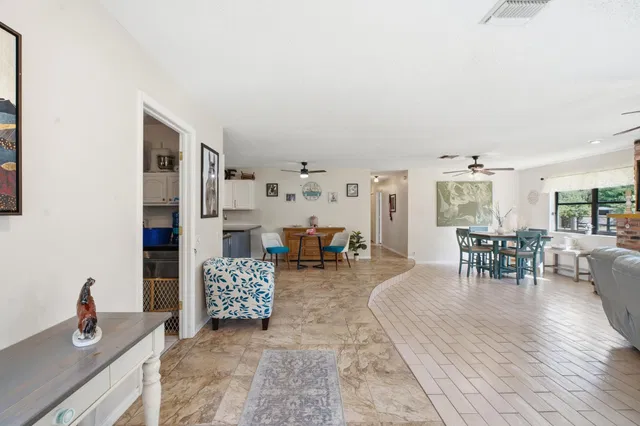 Residence photo 5