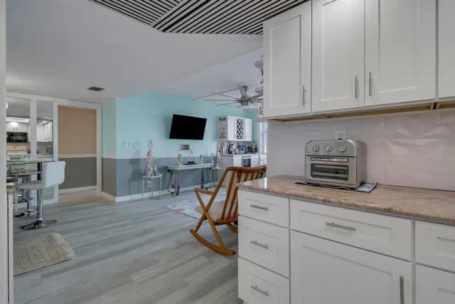  Unit 411 photo 11