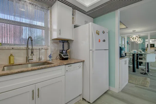  Unit 411 photo 14