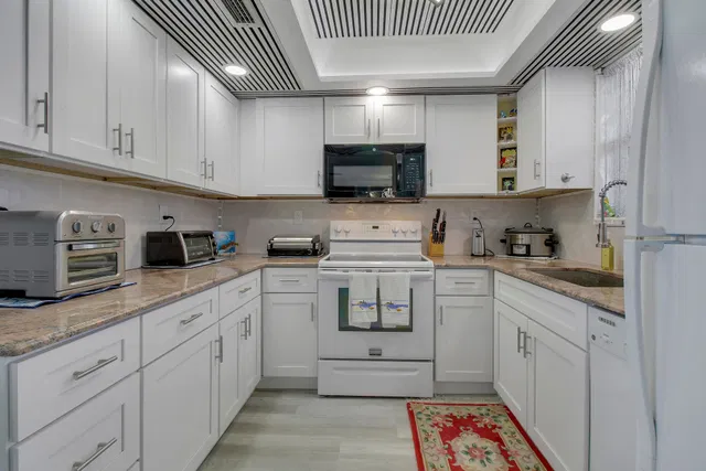  Unit 411 photo 15