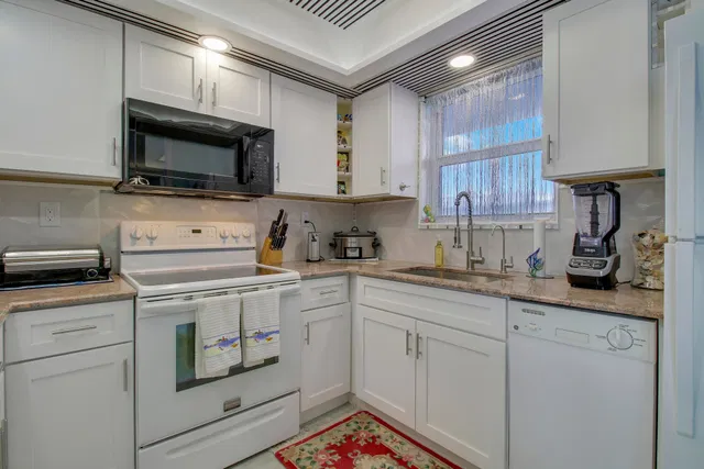  Unit 411 photo 16