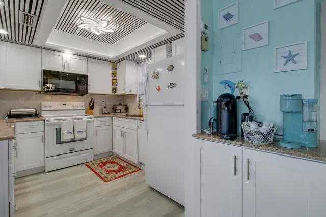  Unit 411 photo 17