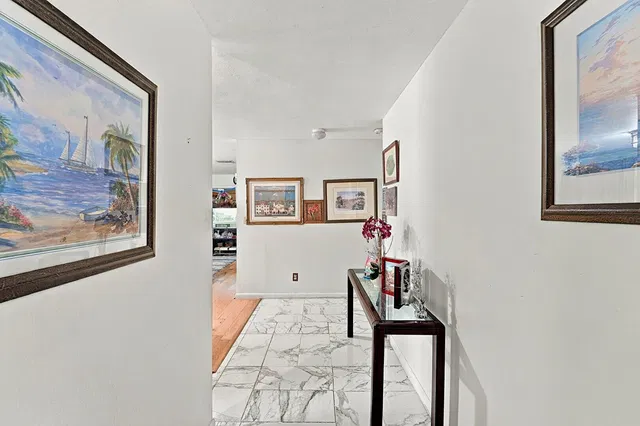  Residence photo 6