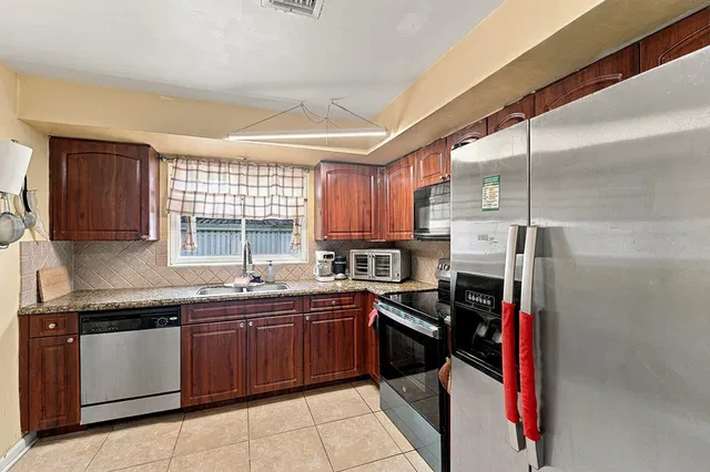  Residence photo 8
