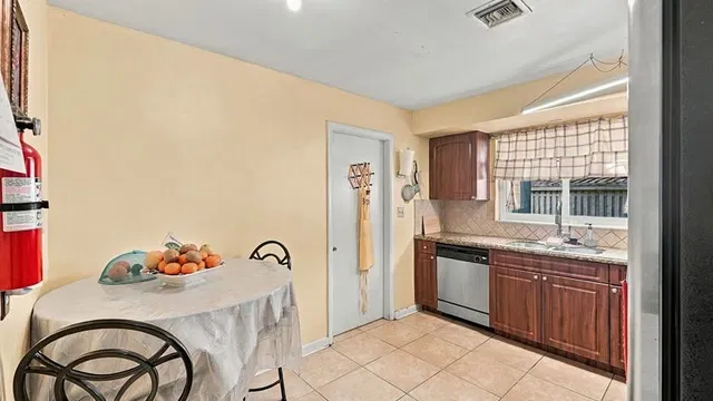  Residence photo 9