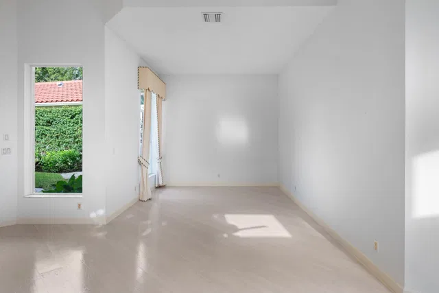  Residence photo 18