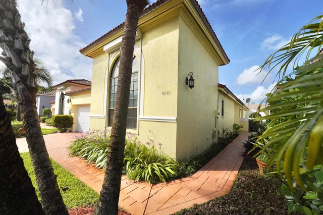  Residence photo 6