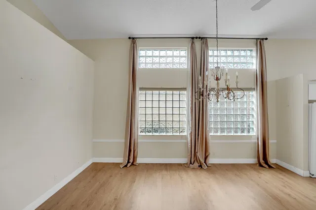  Residence photo 24