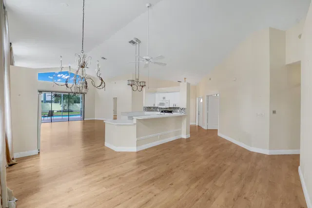  Residence photo 25