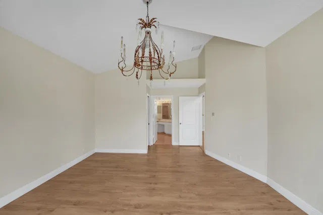  Residence photo 30