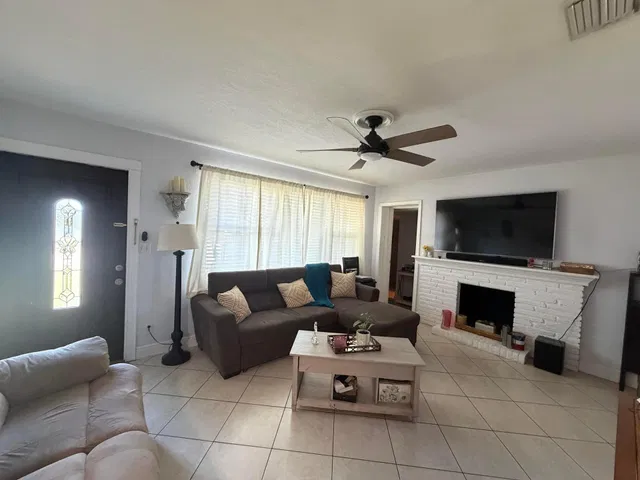 Residence photo 6