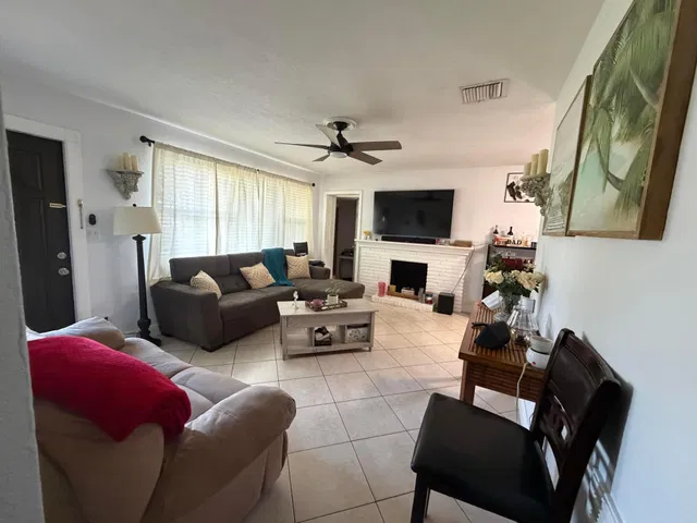 Residence photo 8