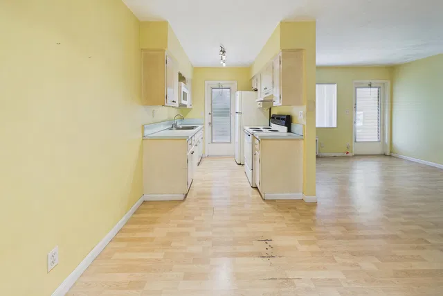 Unit 20 photo 4