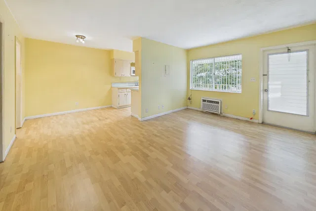 Unit 20 photo 5