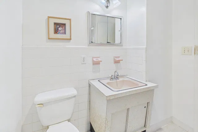 Unit 20 photo 9