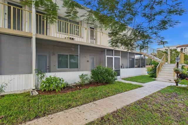 Unit 20 photo 25
