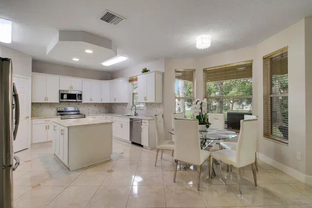 Residence photo 3