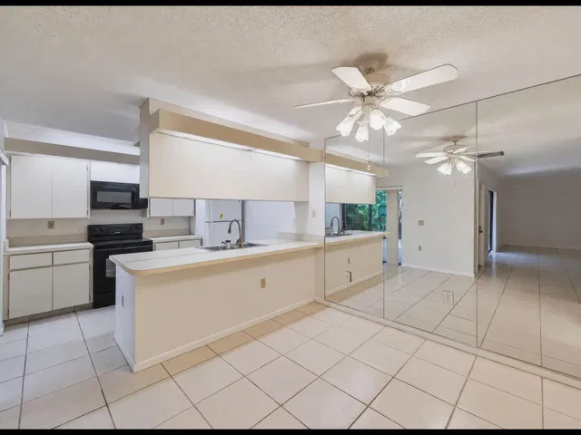 Residence photo 12