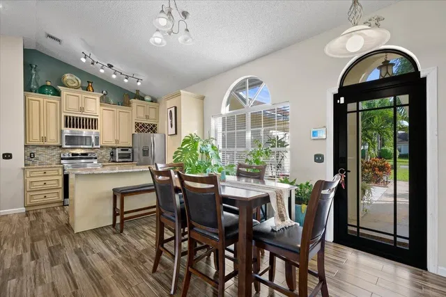 Residence photo 3