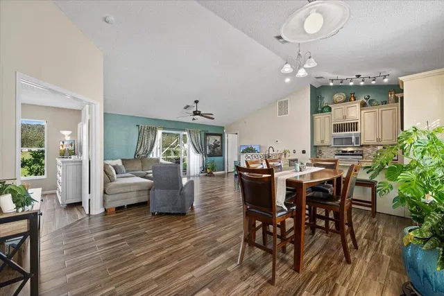 Residence photo 4