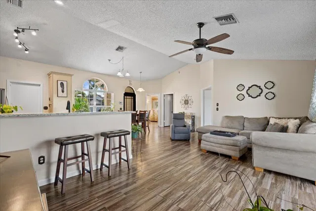 Residence photo 5