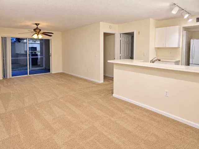 Unit 5106 photo 3