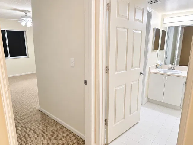 Unit 5106 photo 11
