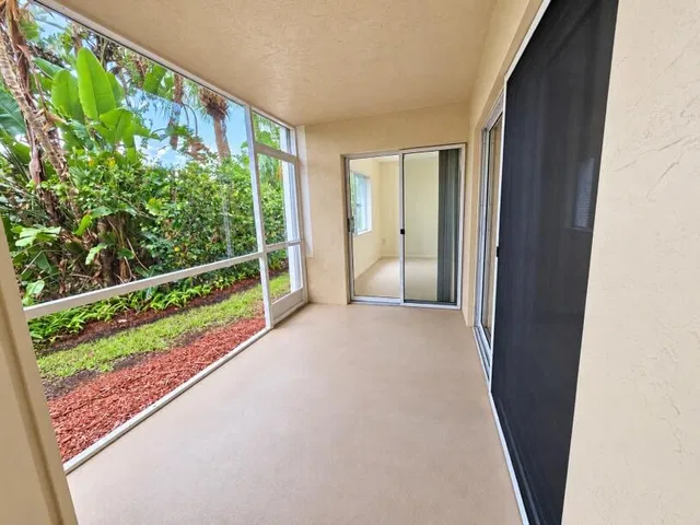 Unit 5106 photo 13