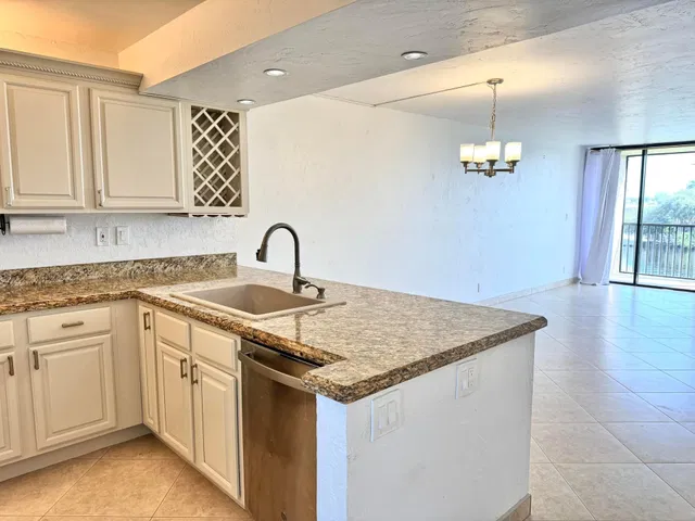 Boca Raton Unit 302 photo 4
