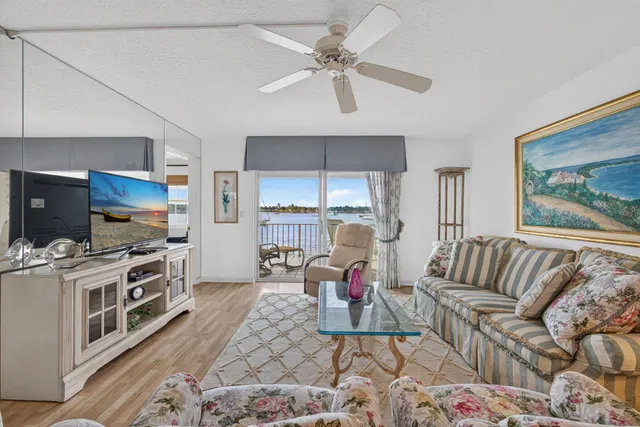 Singer Island Residence photo 15