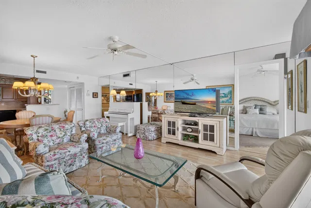 Singer Island Residence photo 18