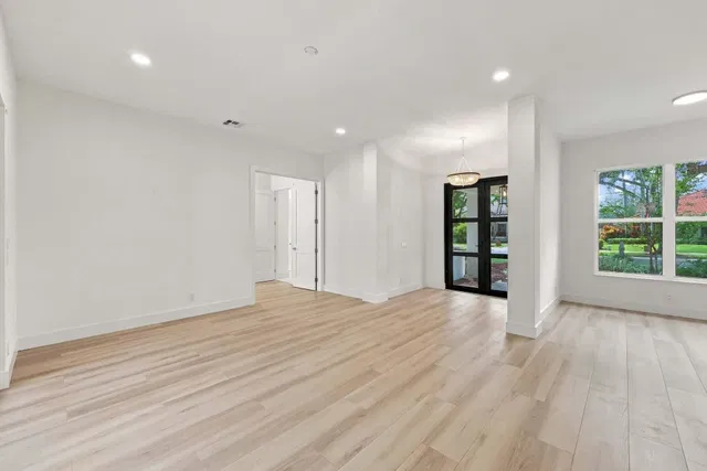  Residence photo 9