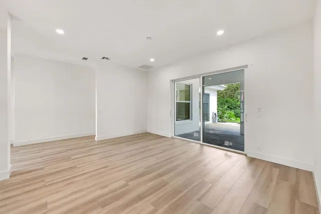  Residence photo 11