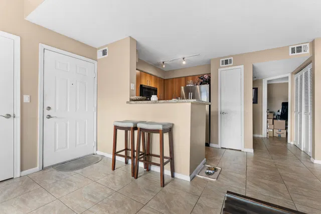 Unit H photo 11
