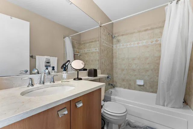 Unit H photo 14