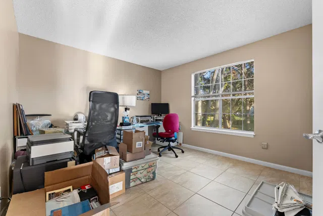 Unit H photo 15
