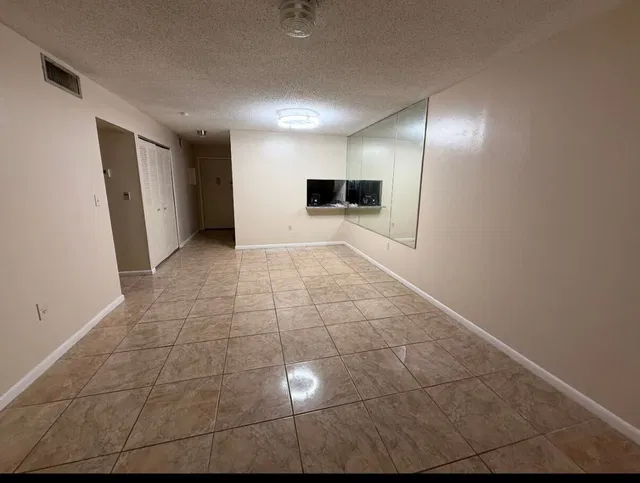 Unit 203 photo 4