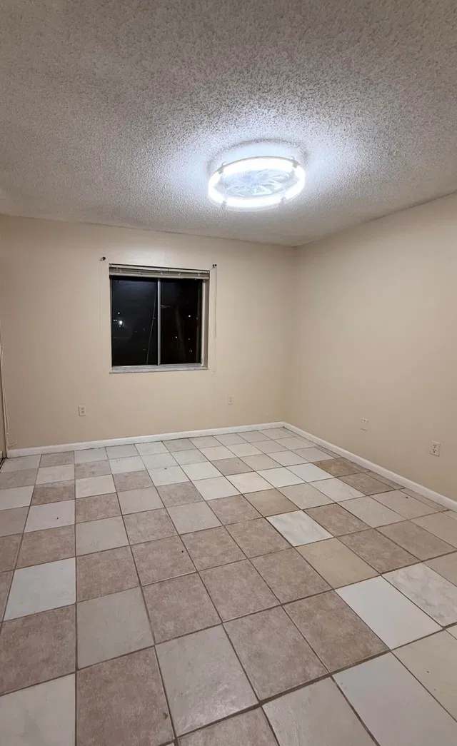 Unit 203 photo 5