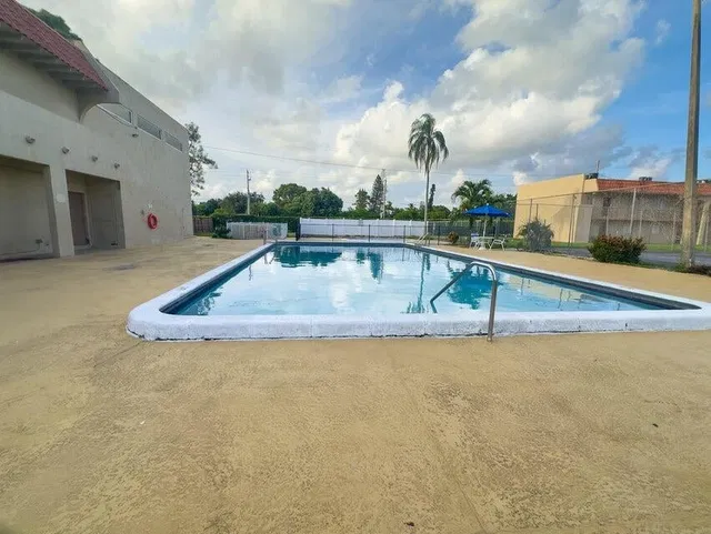 Unit 203 photo 7