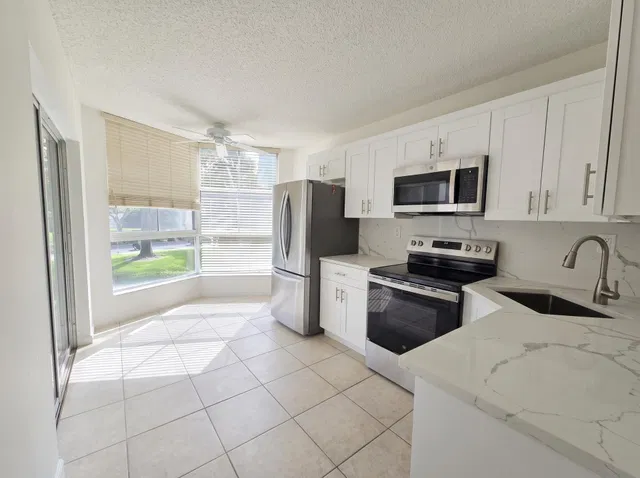 Unit 202 photo 3