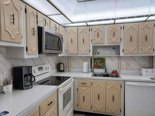 Unit 309 photo 4
