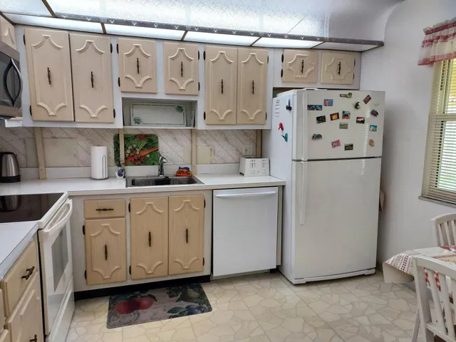 Unit 309 photo 5