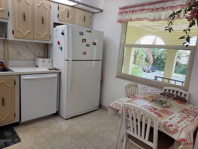 Unit 309 photo 6