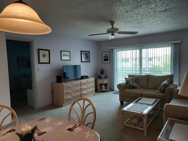 Unit 309 photo 10