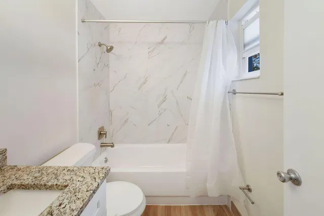 Unit 16 photo 13
