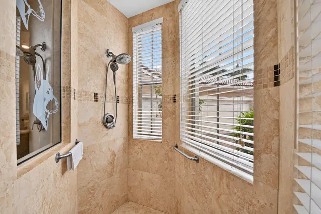 Residence photo 24