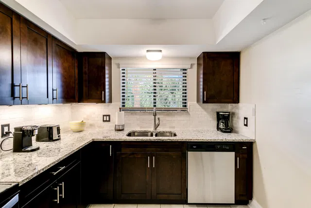Residence photo 12