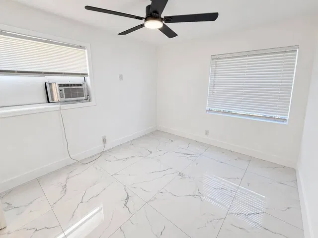 Unit 2 photo 14